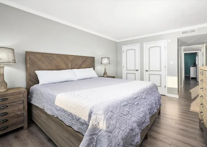 Oceanfront 2 Bedroom Modern W Pool *